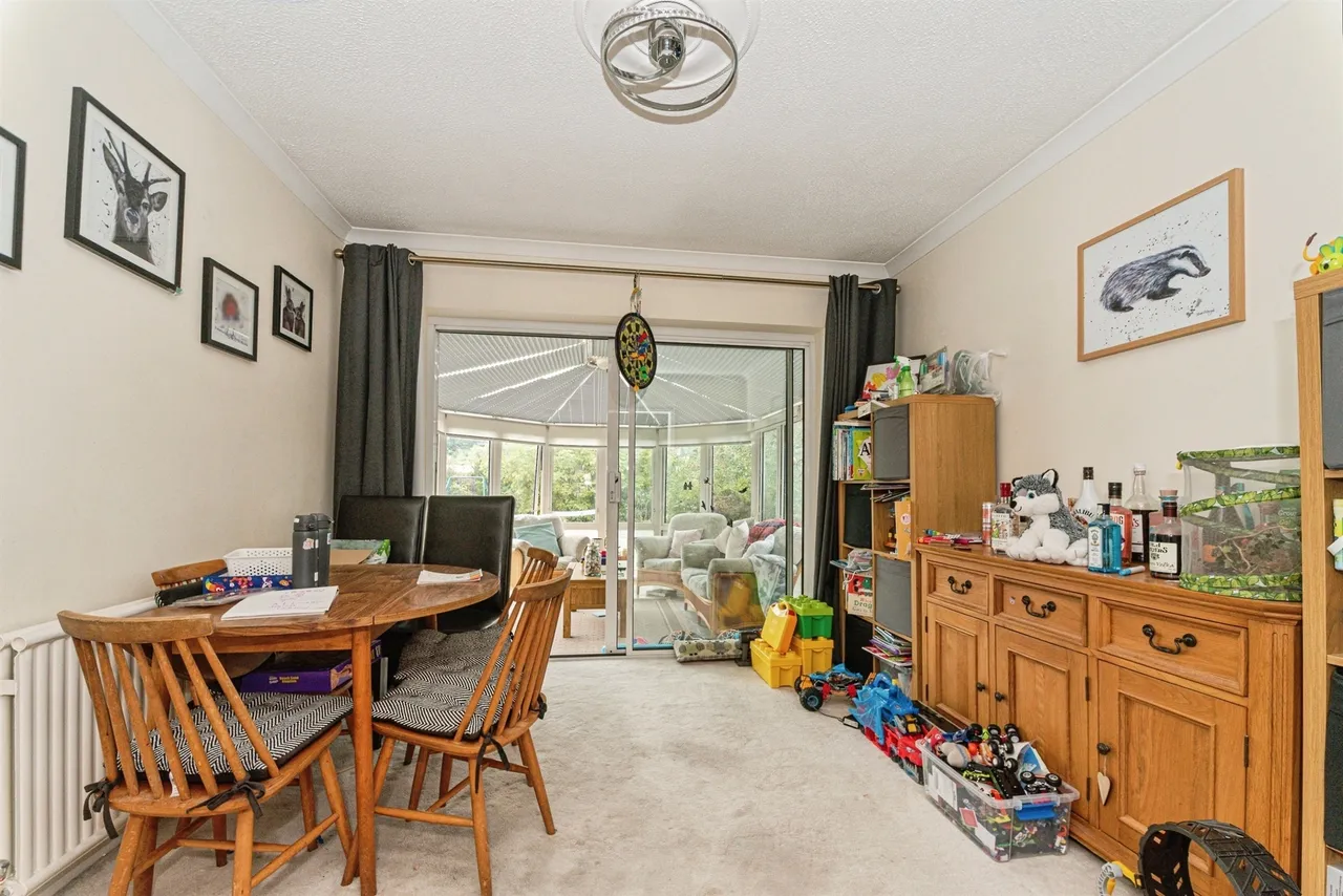 Lytchett Way, Swindon, photo 3