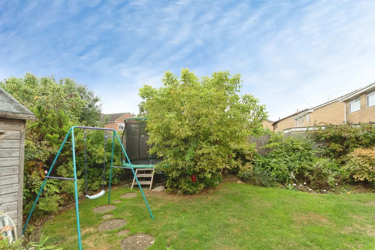 Lytchett Way, Swindon, photo 11