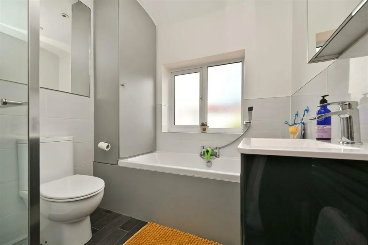 Carr Lane, Rawdon, LS19, photo 11
