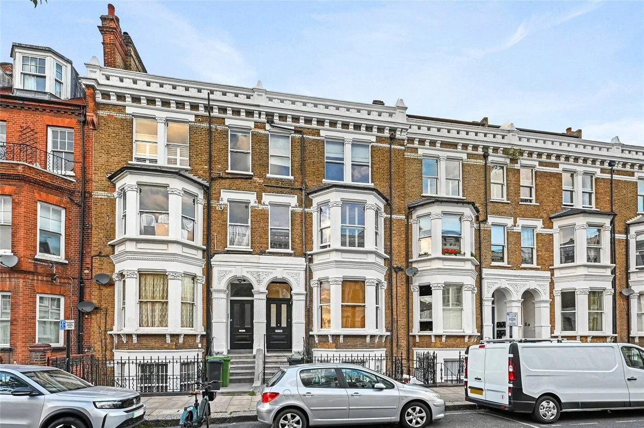 2 bed flat for sale, Bolingbroke Road, Brook Green, W14