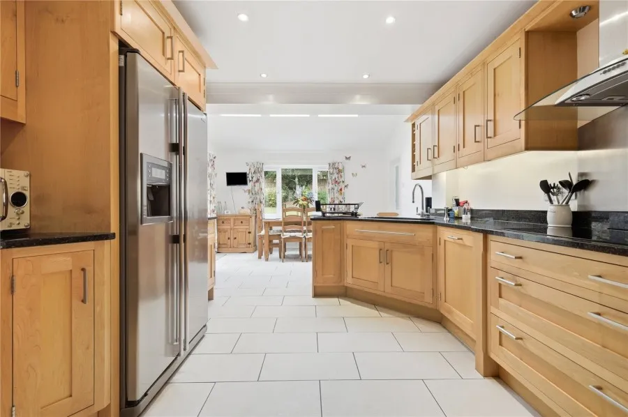 with 5 bedrooms in Sawbridgeworth, CM21, photo 2