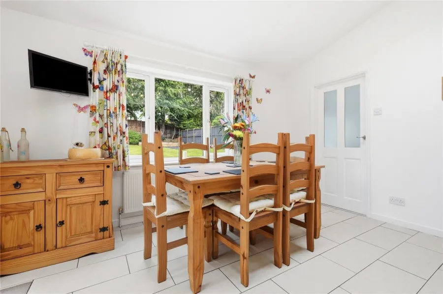 with 5 bedrooms in Sawbridgeworth, CM21, photo 4