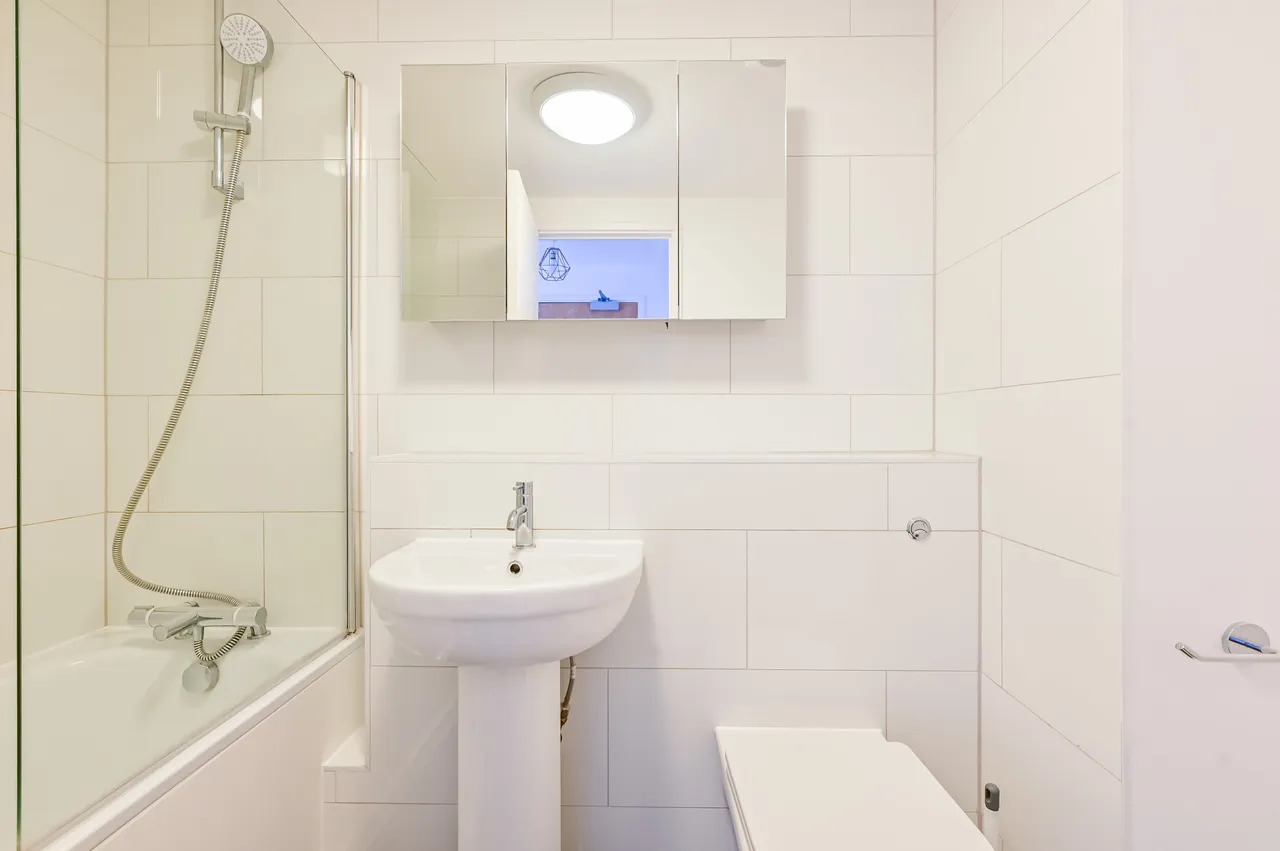 17 Fonda Court, 3 Premiere Place, London, photo 5