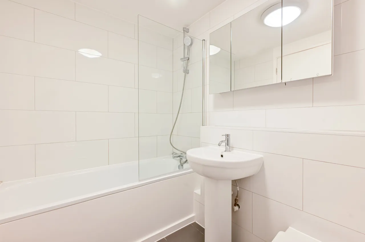 17 Fonda Court, 3 Premiere Place, London, photo 4