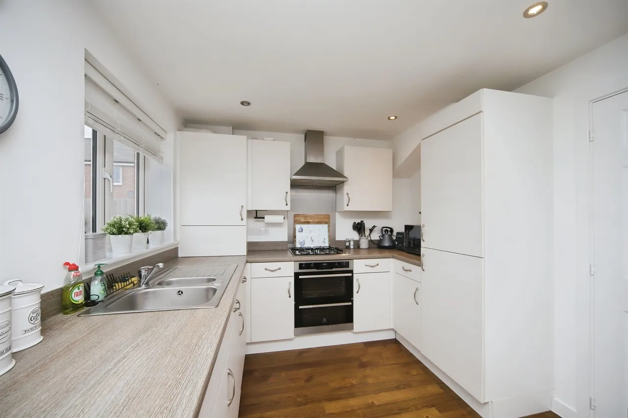 Knight Close, Monkton Heathfield, TA2, photo 2