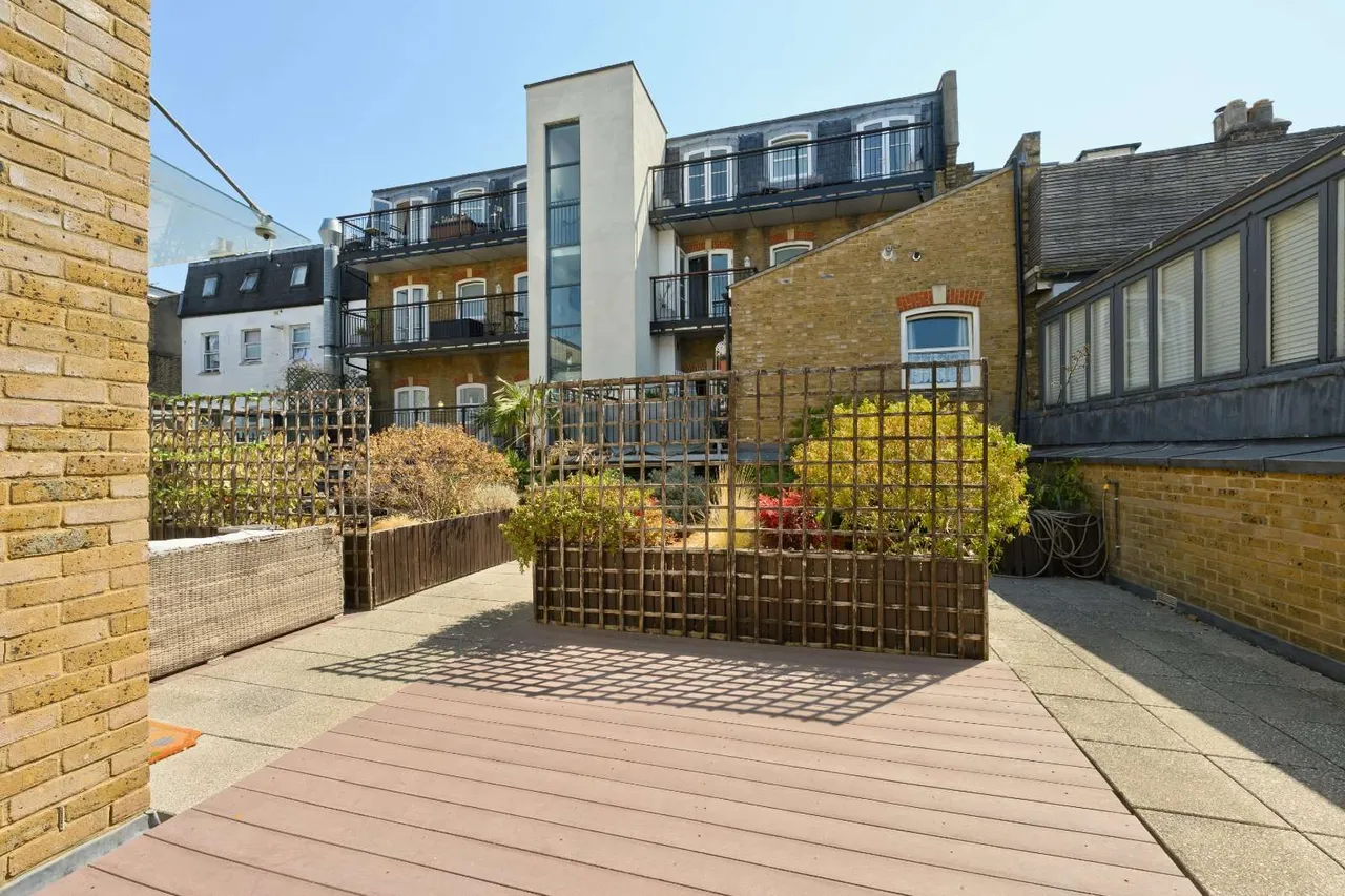 Feltham Avenue, East Molesey, Surrey, KT8 9BT, photo 9