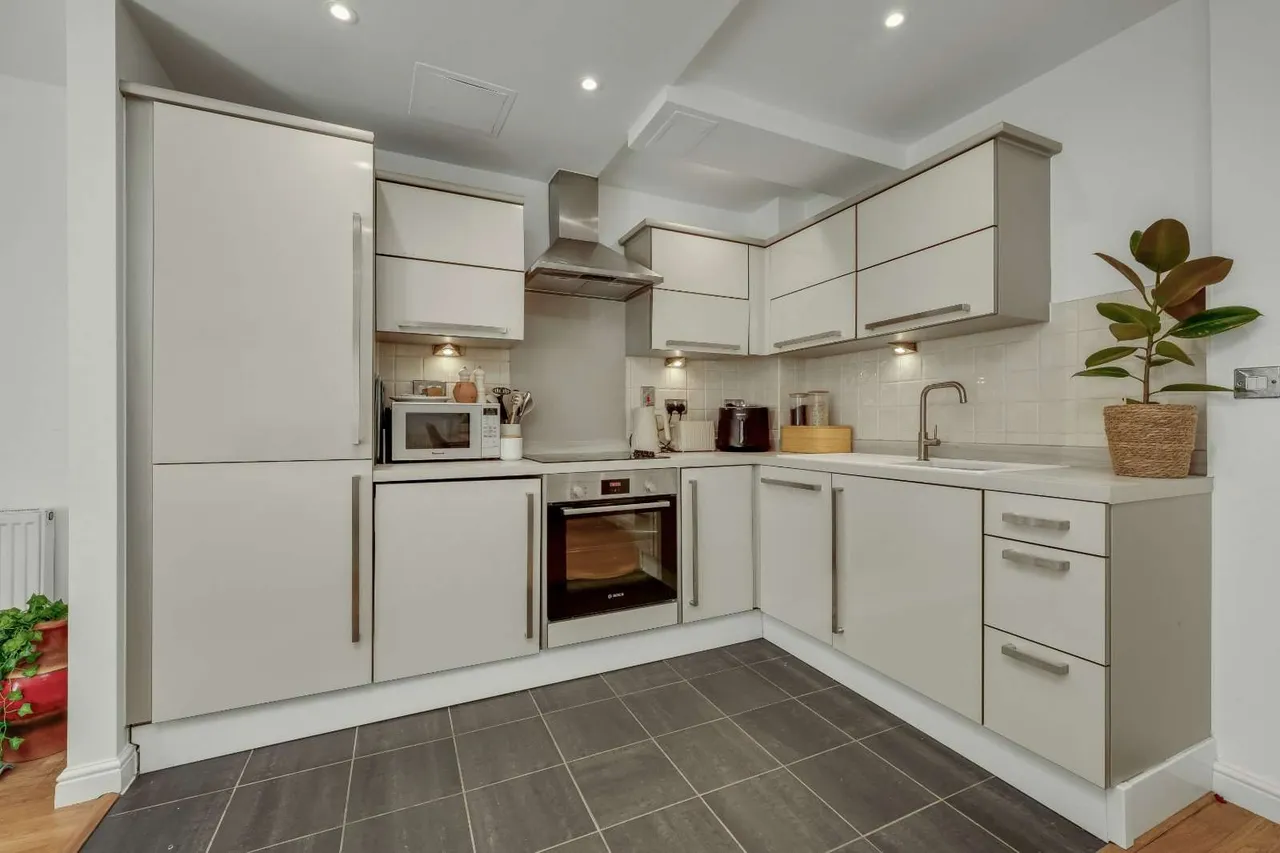 Feltham Avenue, East Molesey, Surrey, KT8 9BT, photo 4