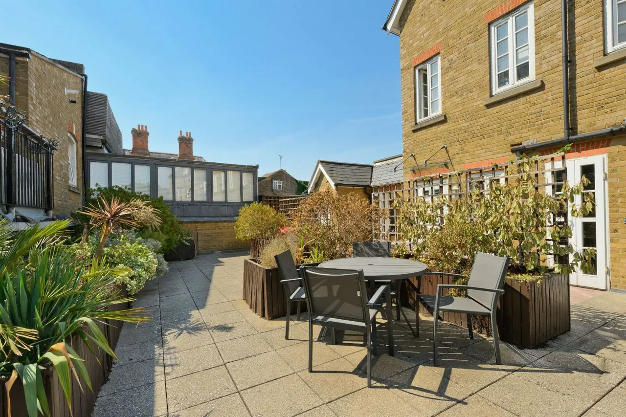 Feltham Avenue, East Molesey, Surrey, KT8 9BT, photo 6