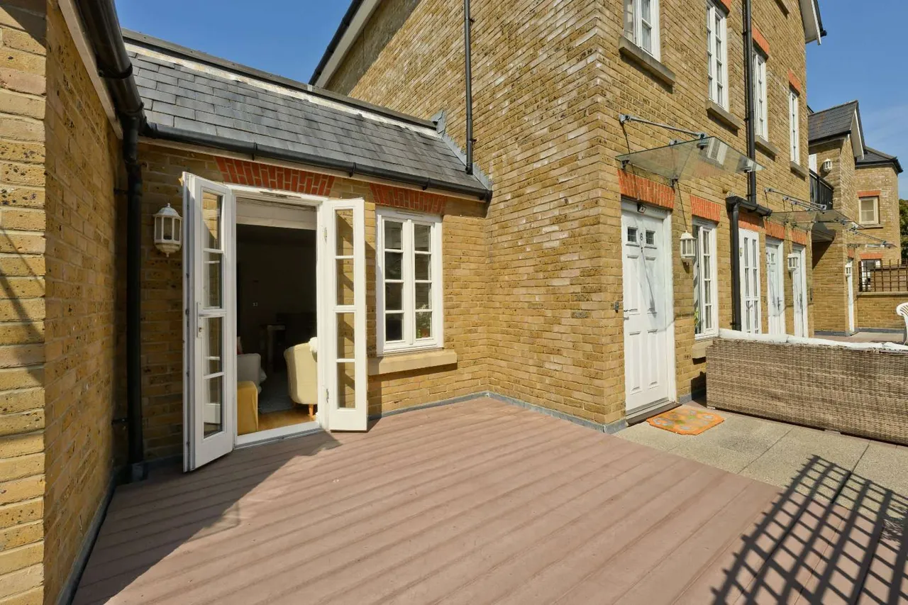 Feltham Avenue, East Molesey, Surrey, KT8 9BT, photo 3