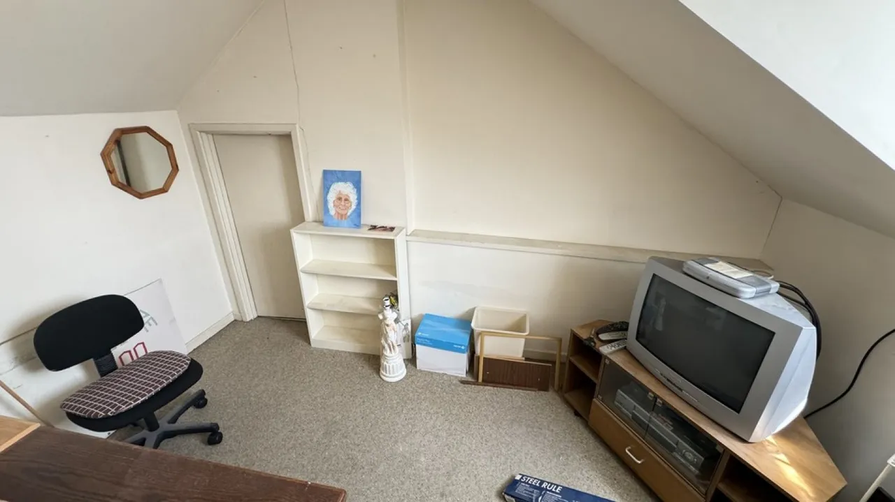 North Row, BA12, photo 11