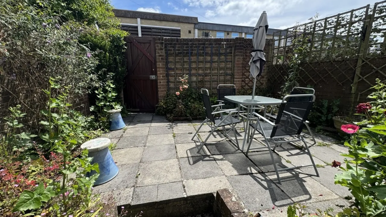 North Row, BA12, photo 13