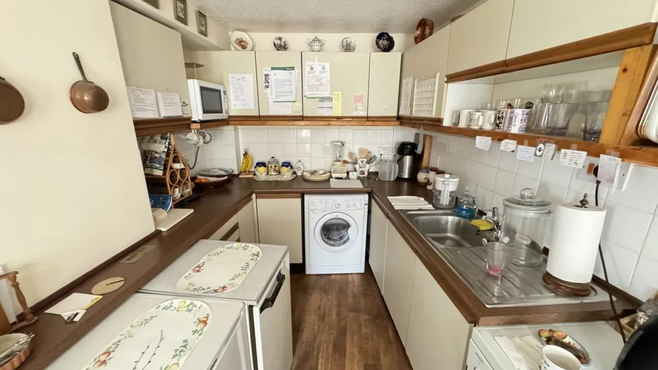 North Row, BA12, photo 7