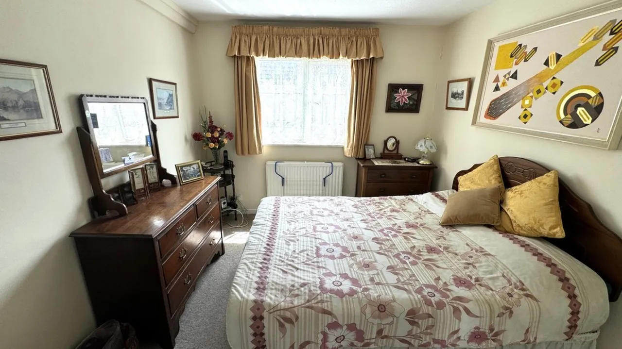 North Row, BA12, photo 9