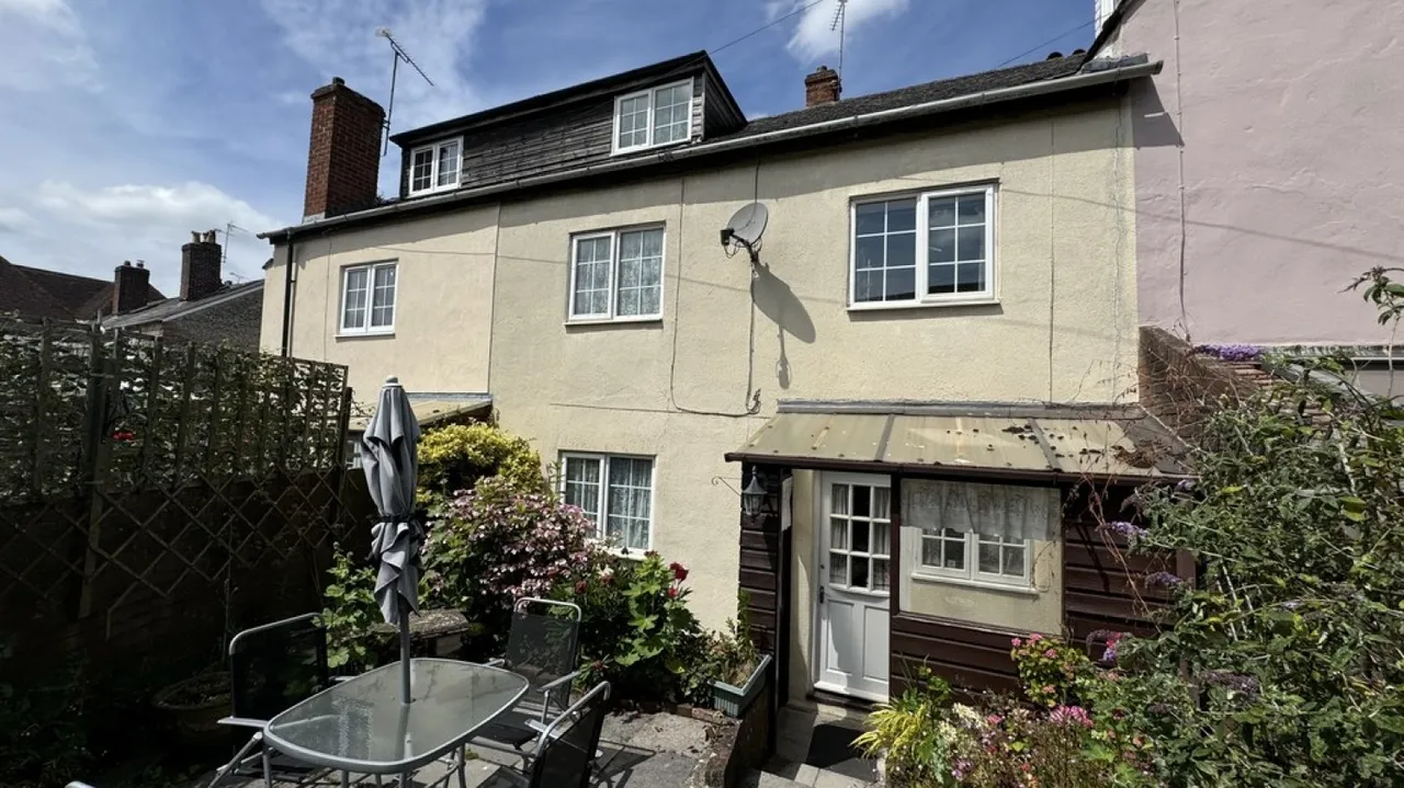 2 bed house to rent, North Row, BA12