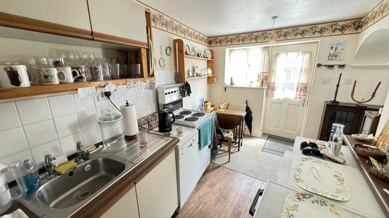 North Row, BA12, photo 8