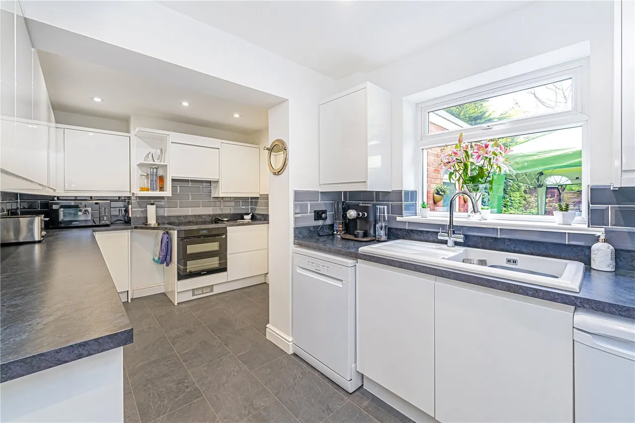 Dean Road, Hampton, Middlesex, TW12 1AQ, photo 4