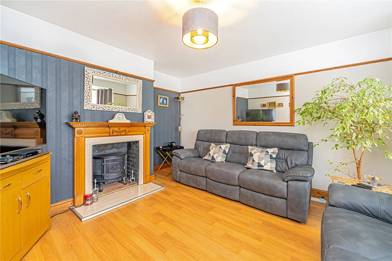 Dean Road, Hampton, Middlesex, TW12 1AQ, photo 2