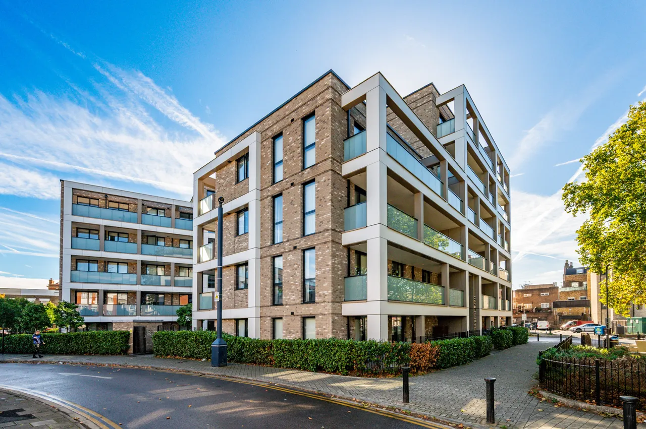 2 bed flat to rent, London, NW6