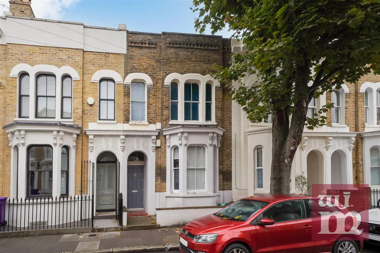 2 bed house to rent, Antill Road, Mile End