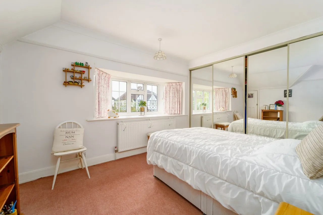 Meadway, Ashford, TW15, photo 6