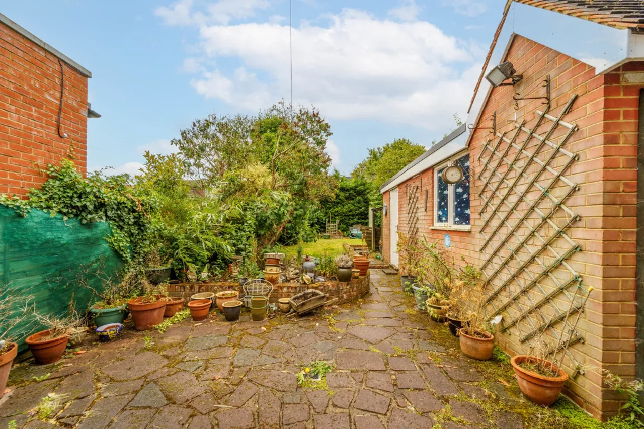 Meadway, Ashford, TW15, photo 4