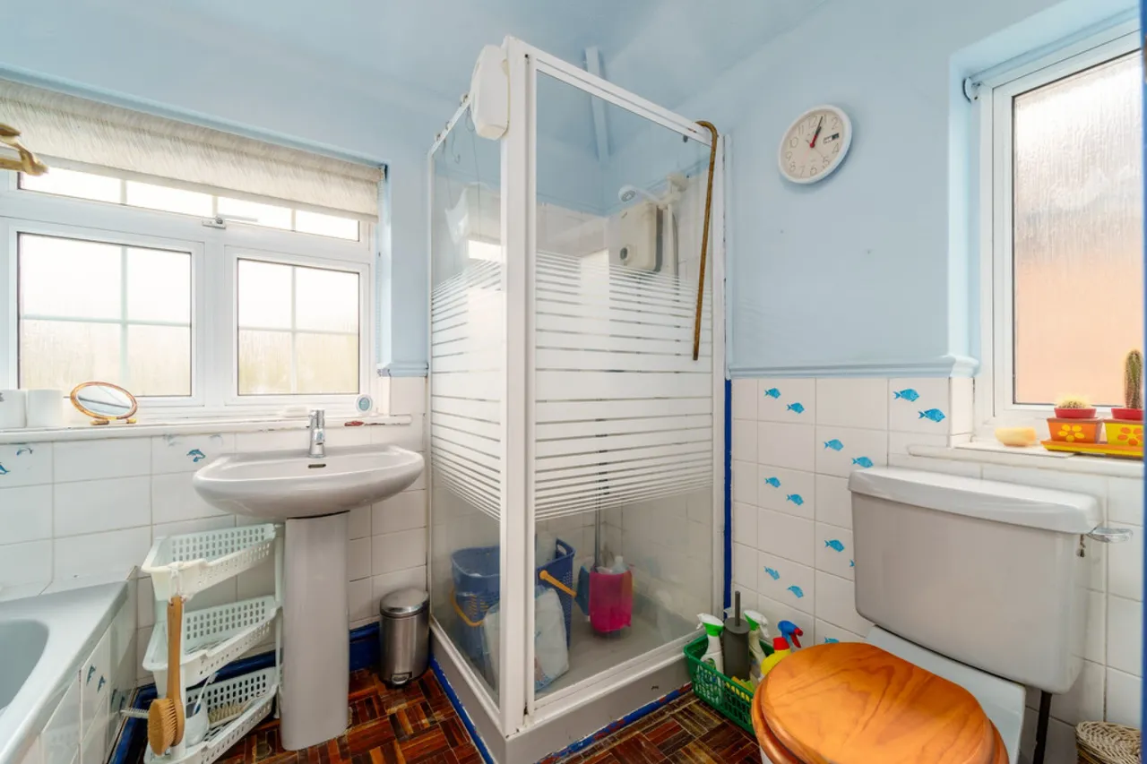 Meadway, Ashford, TW15, photo 8