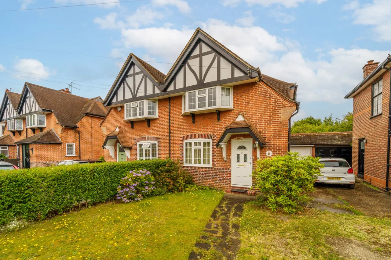 2 bed house for sale, Meadway, Ashford, TW15