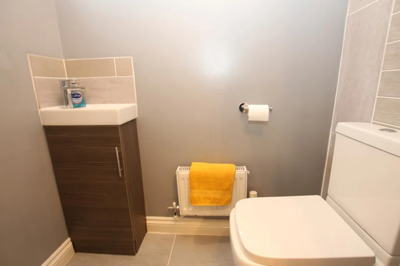 Elder Close, Witham St Hughs, LN6, photo 5