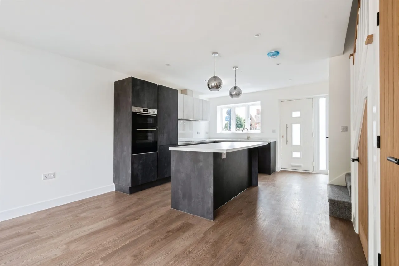 Queens Avenue, Newport Pagnell, MK16, photo 5