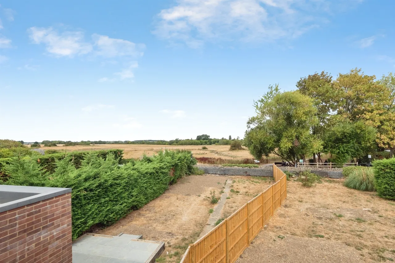Queens Avenue, Newport Pagnell, MK16, photo 15