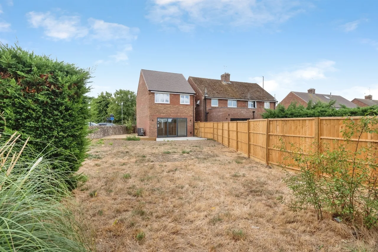 Queens Avenue, Newport Pagnell, MK16, photo 14