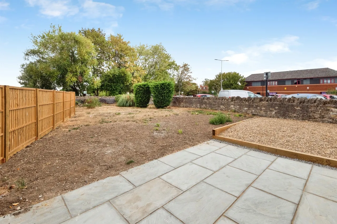 Queens Avenue, Newport Pagnell, MK16, photo 13