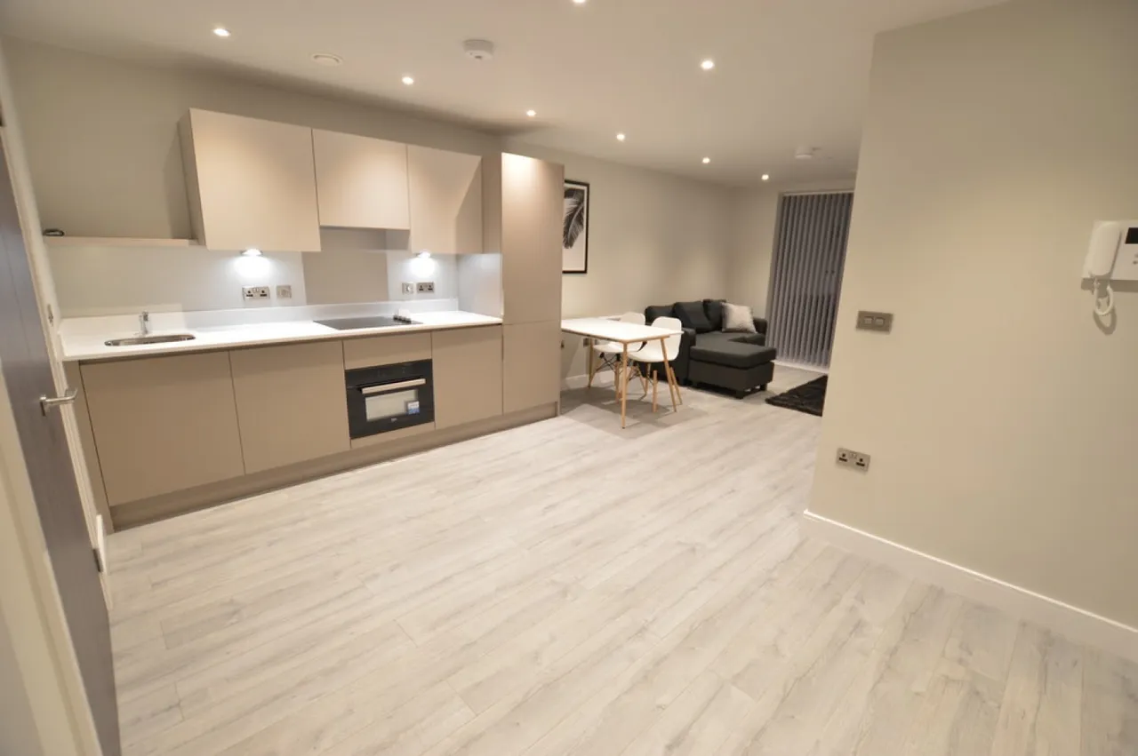Petersfield Avenue, Slough, SL2, photo 3