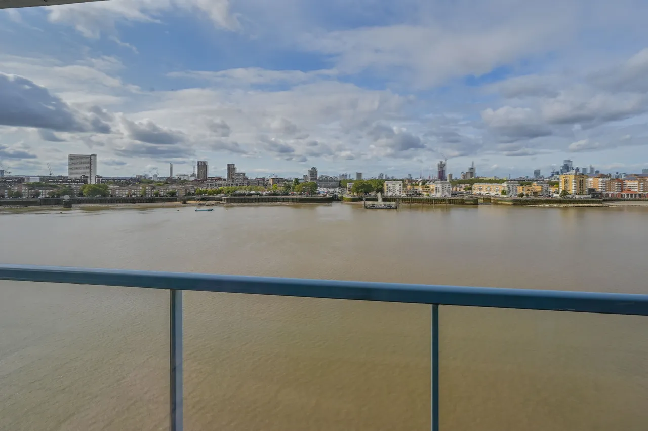 London, E14, photo 5