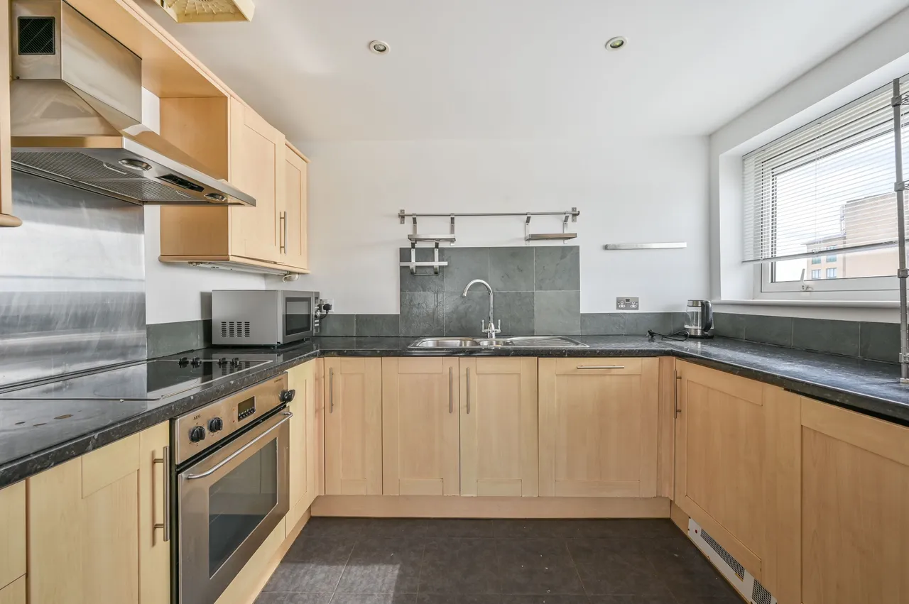 London, E14, photo 3