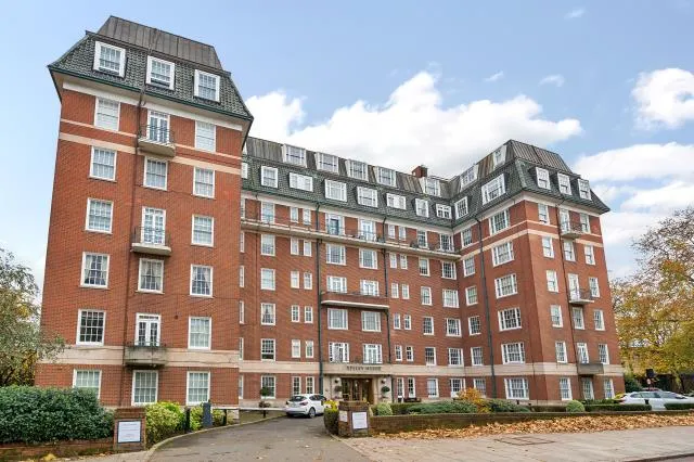 2 bed flat for sale, Finchley Road, St Johns Wood, NW8