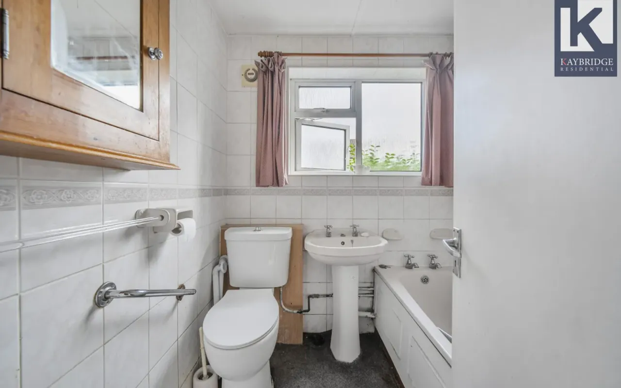 Larkspur Way, Epsom, KT19, photo 7