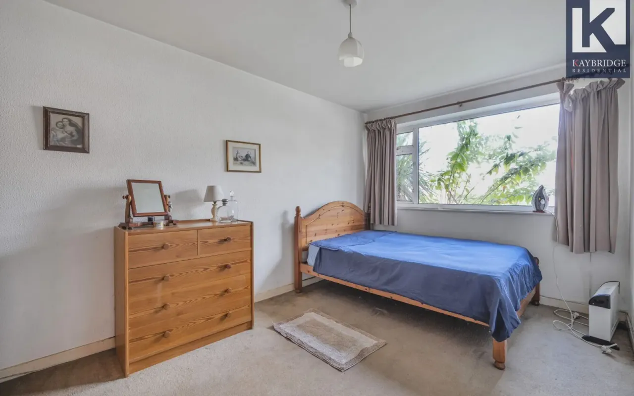 Larkspur Way, Epsom, KT19, photo 4