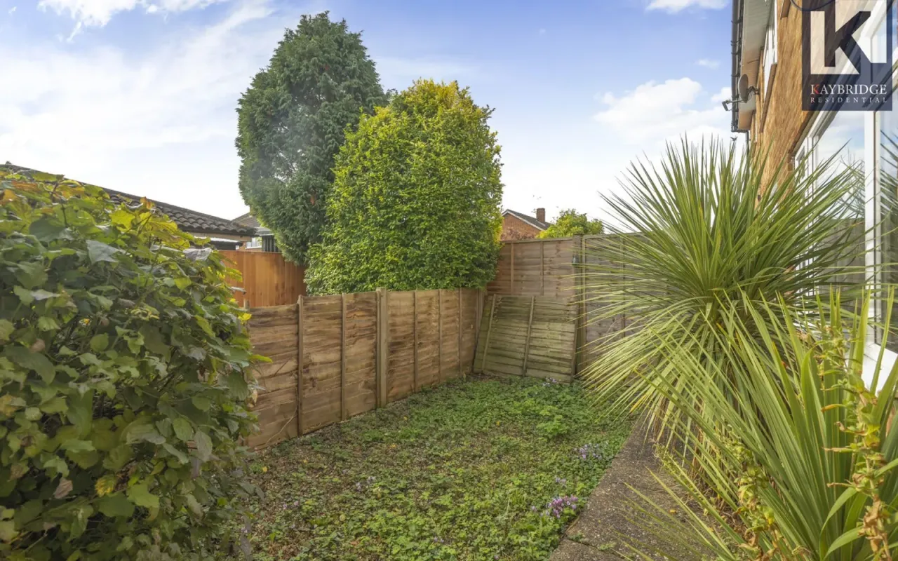 Larkspur Way, Epsom, KT19, photo 8
