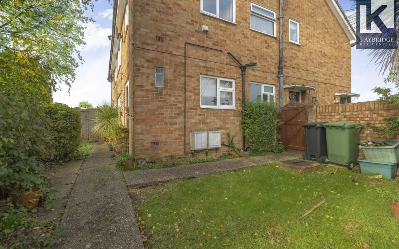 Larkspur Way, Epsom, KT19, photo 9