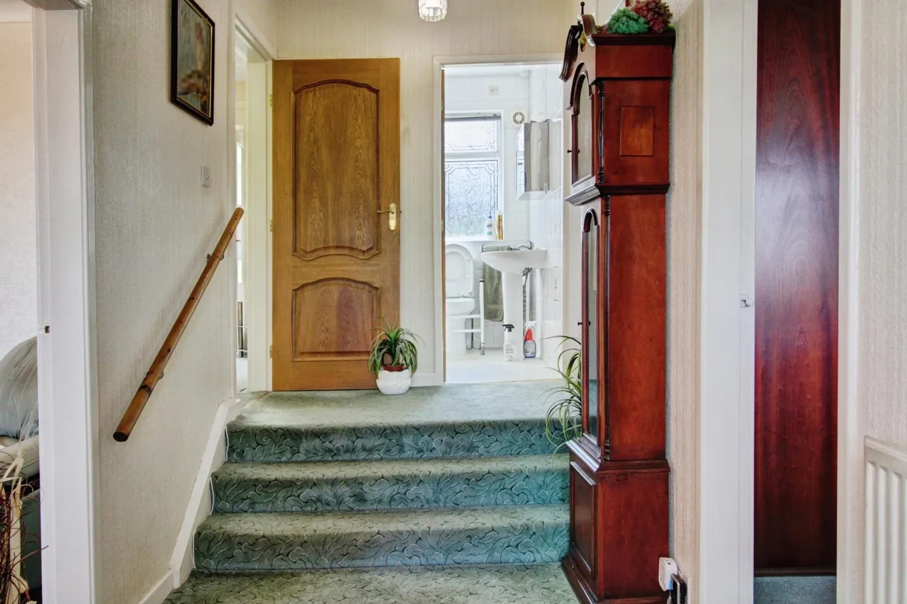 Melvinia Crescent, Barnsley, S75, photo 8