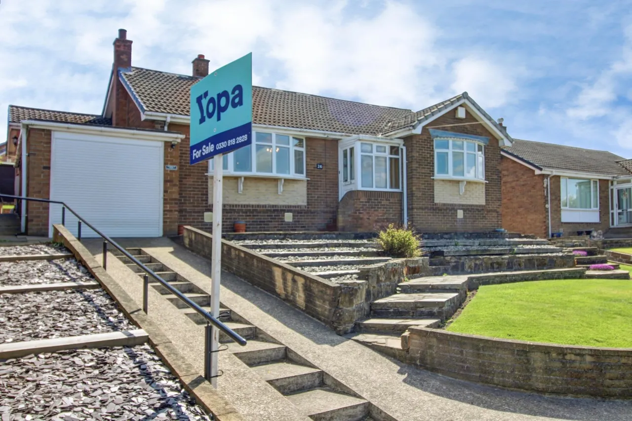 2 bed house for sale, Melvinia Crescent, Barnsley, S75