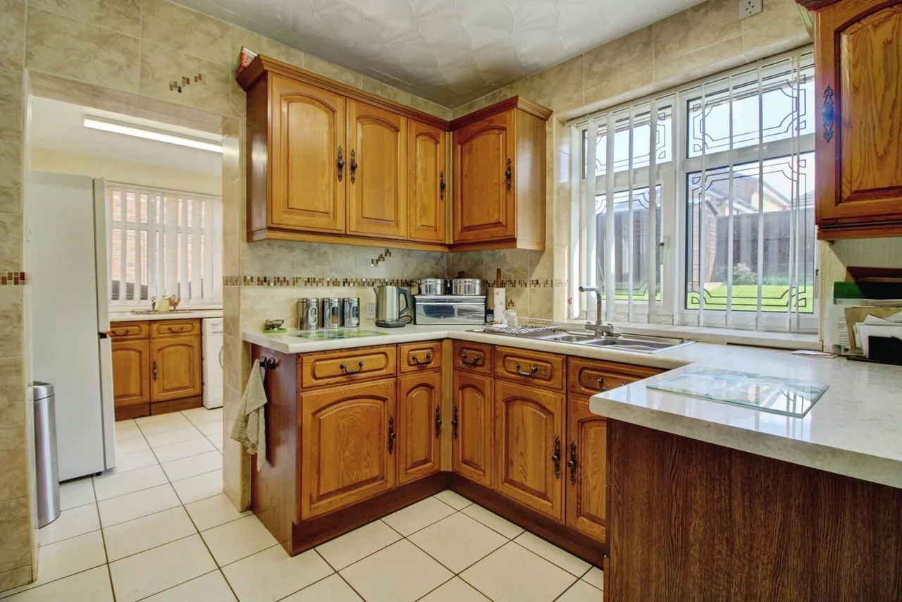 Melvinia Crescent, Barnsley, S75, photo 4