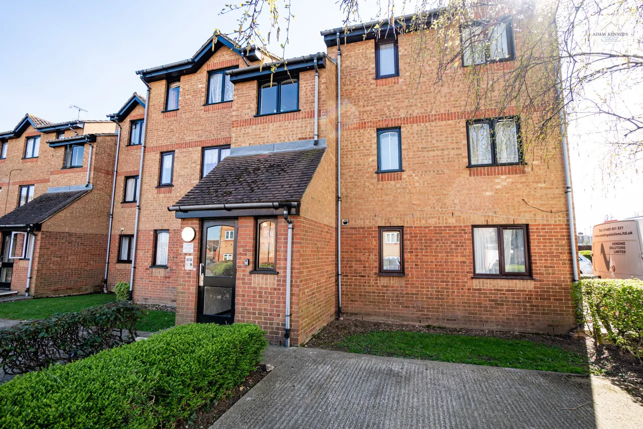 1 bed flat for sale — 192 Larmans Road, Enfield, Greater London, EN3 6QU