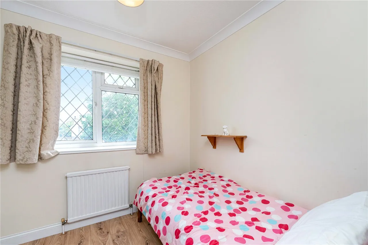 Uxbridge Road, Hampton Hill, TW12 1SL, photo 9