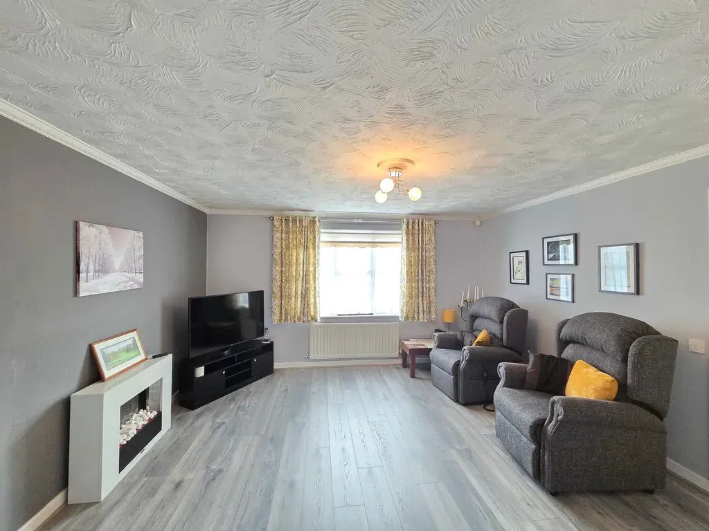 Epsom Grove, Bletchley, Milton Keynes, Buckinghamshire, MK3 5NR, photo 4