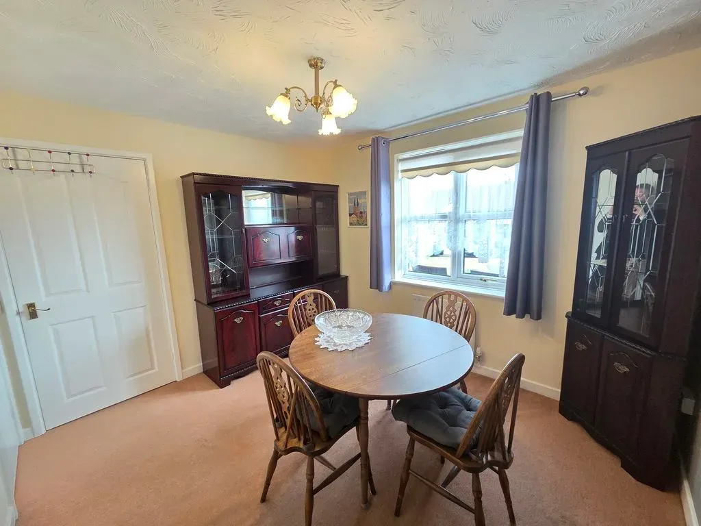 Epsom Grove, Bletchley, Milton Keynes, Buckinghamshire, MK3 5NR, photo 8