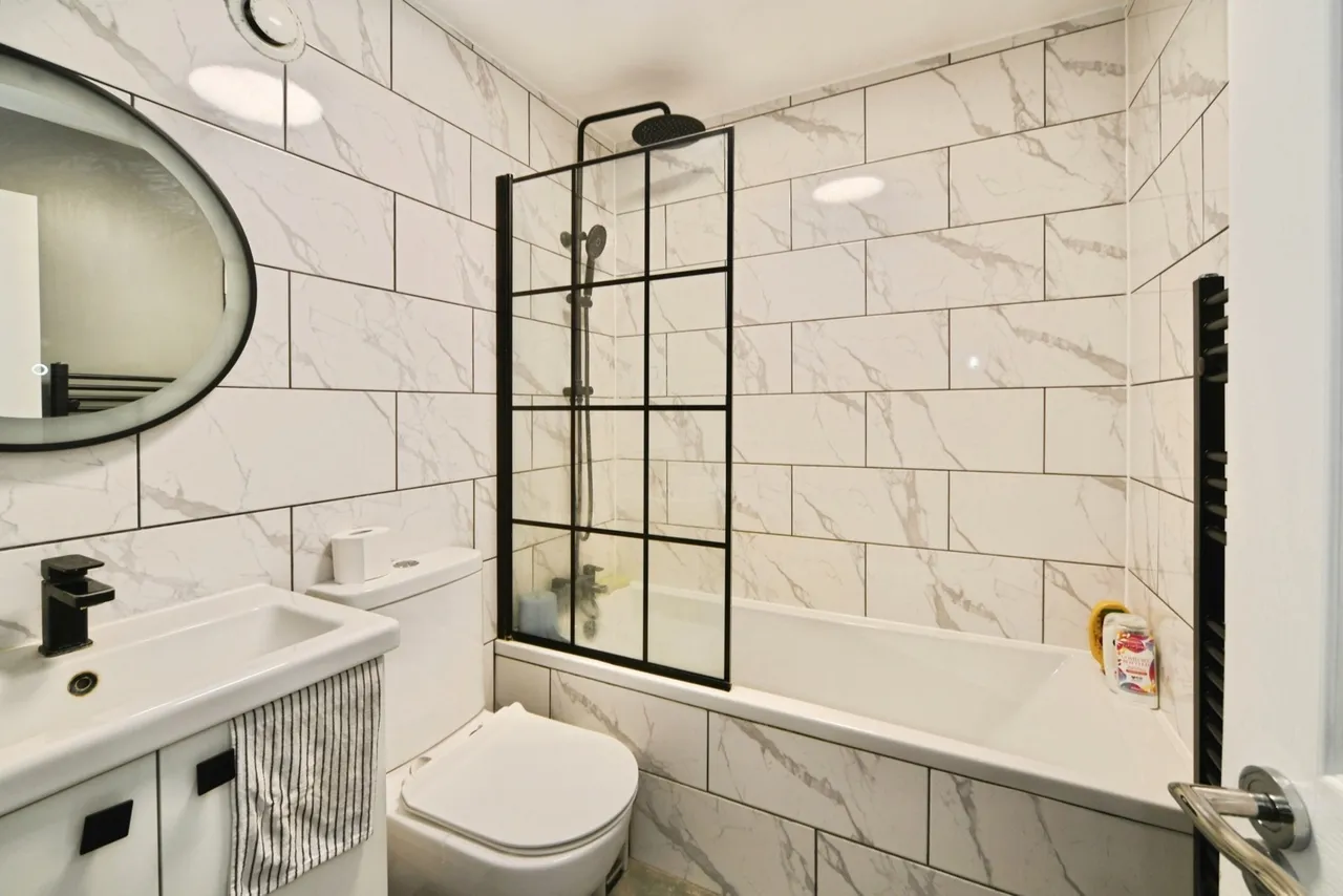 Carnoustie Drive, London, N1, photo 17
