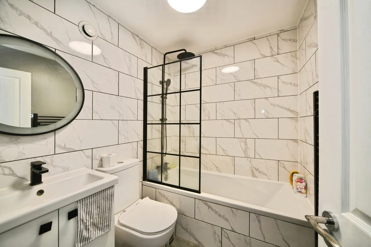 Carnoustie Drive, London, N1, photo 18
