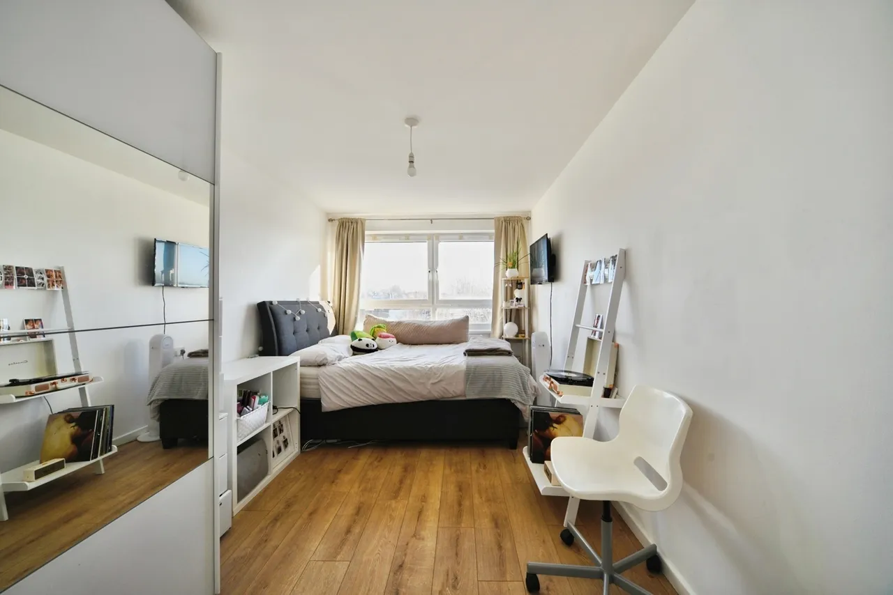 Carnoustie Drive, London, N1, photo 9